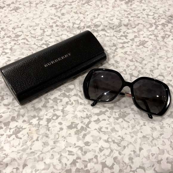 Burberry Accessories - Burberry Sunglasses